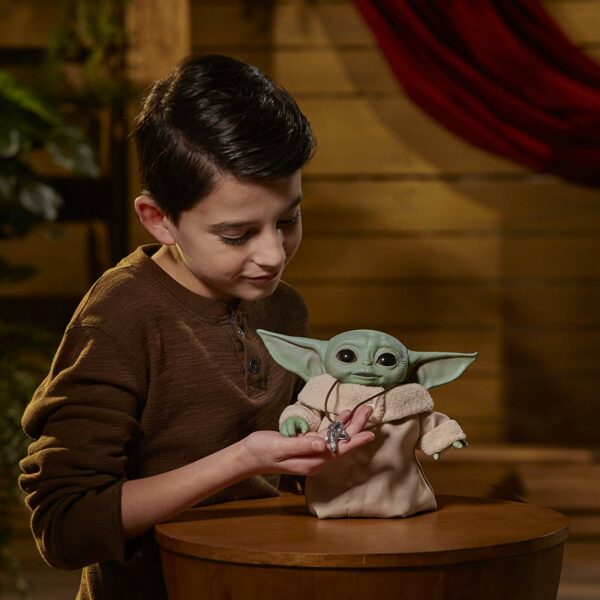 Star Wars The Child elektronische Edition mit über 25 Sound- und Bewegungskombinationen, The Mandalorian Spielzeug – Bild 3