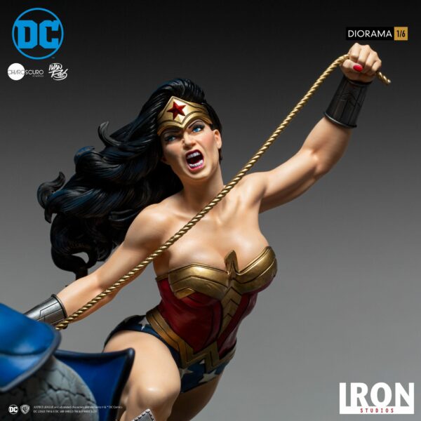 DC Comics Diorama 1/6 Wonder Woman Vs Darkseid by Ivan Reis 54 cm – Bild 9