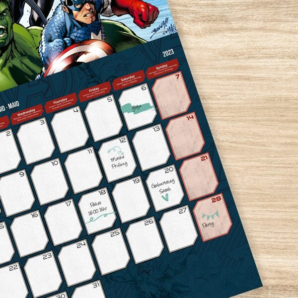 Avengers Jahreskalender 2023 mit Geschenkposter – Bild 5
