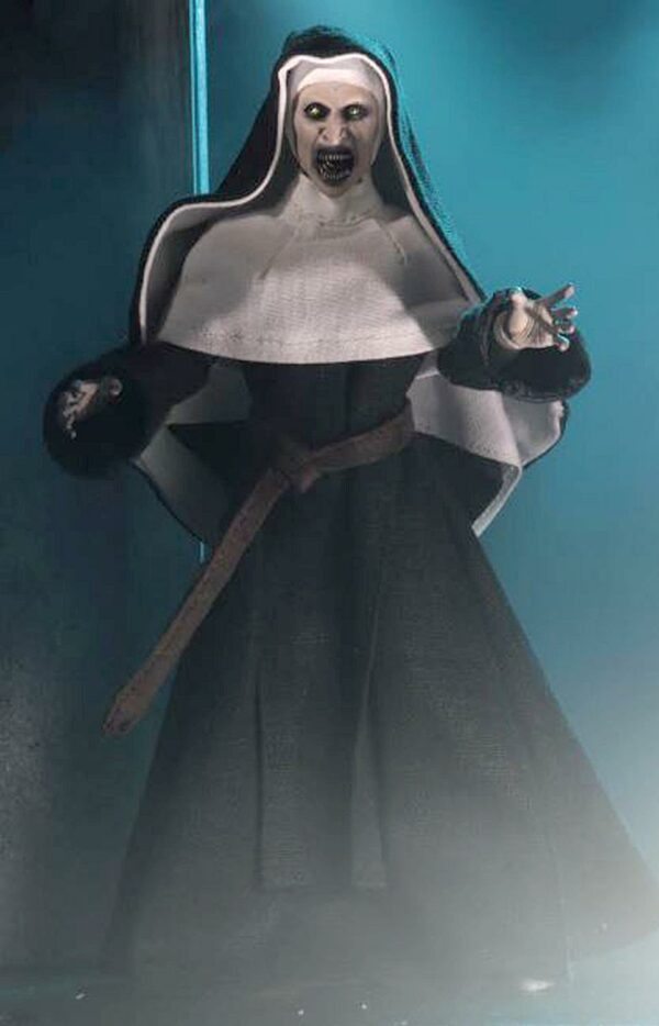 NECA The Nun Actionfigur mit Stoffkleidung – Bild 6